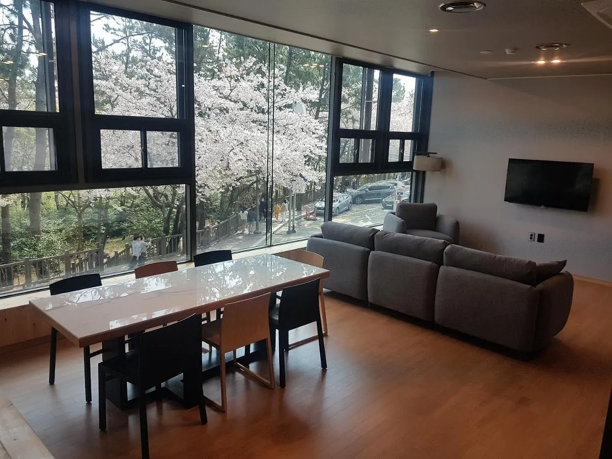 Suntree Hotel Busan 2*,